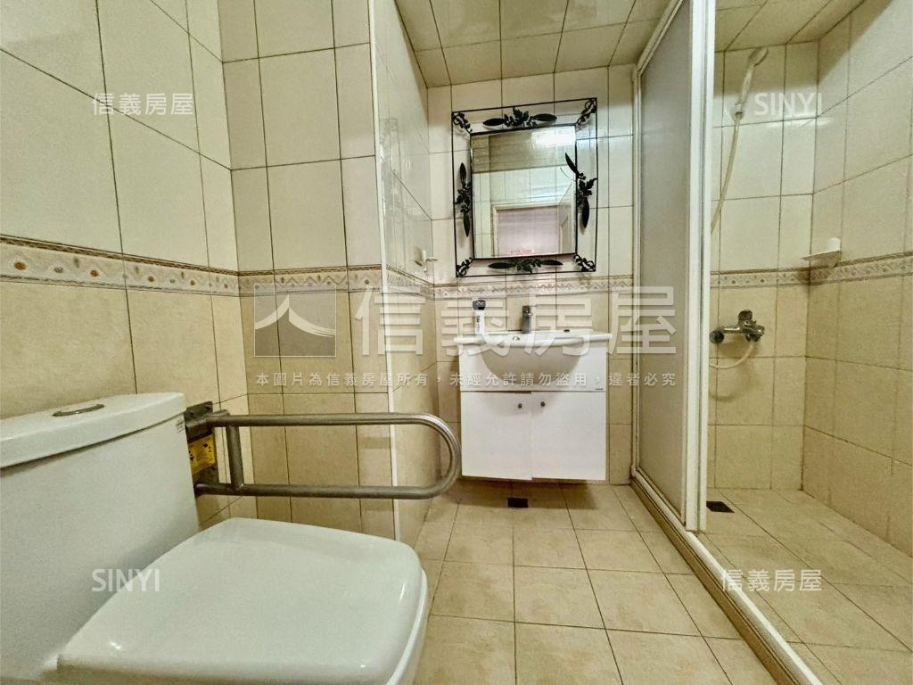 蘭園畫世紀四房車位房屋室內格局與周邊環境