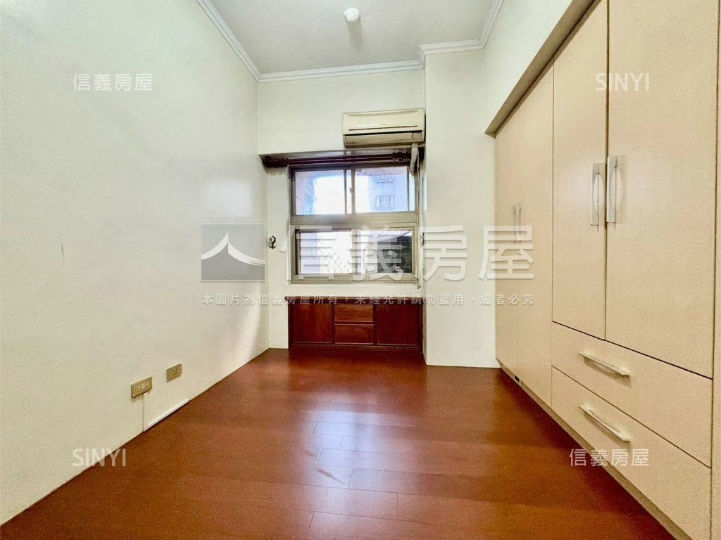 蘭園畫世紀四房車位房屋室內格局與周邊環境