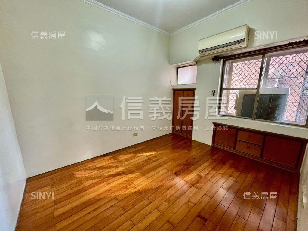 蘭園畫世紀四房車位房屋室內格局與周邊環境