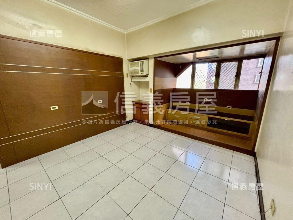 蘭園畫世紀四房車位房屋室內格局與周邊環境