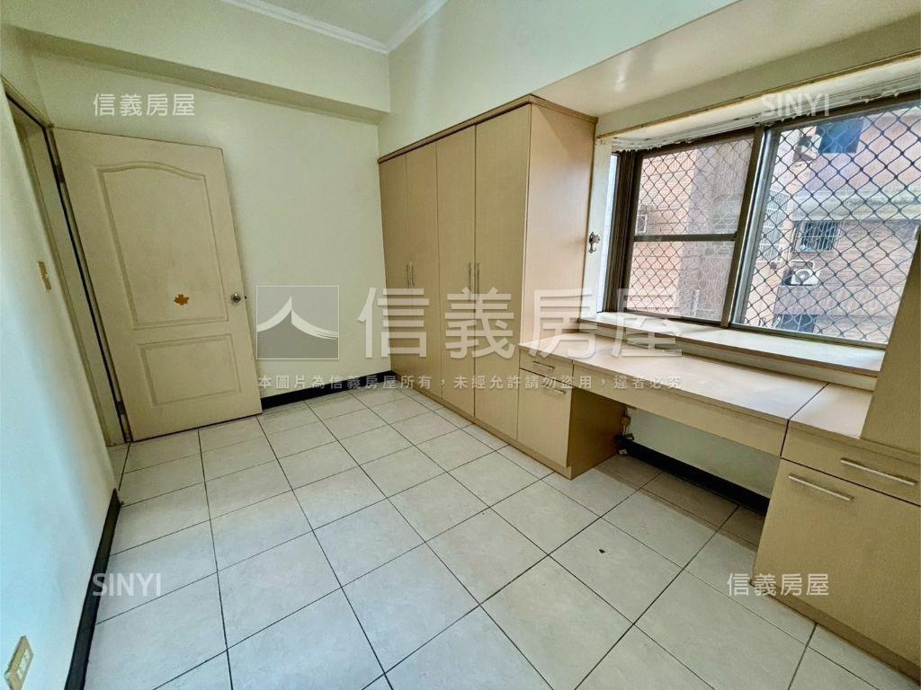 蘭園畫世紀四房車位房屋室內格局與周邊環境