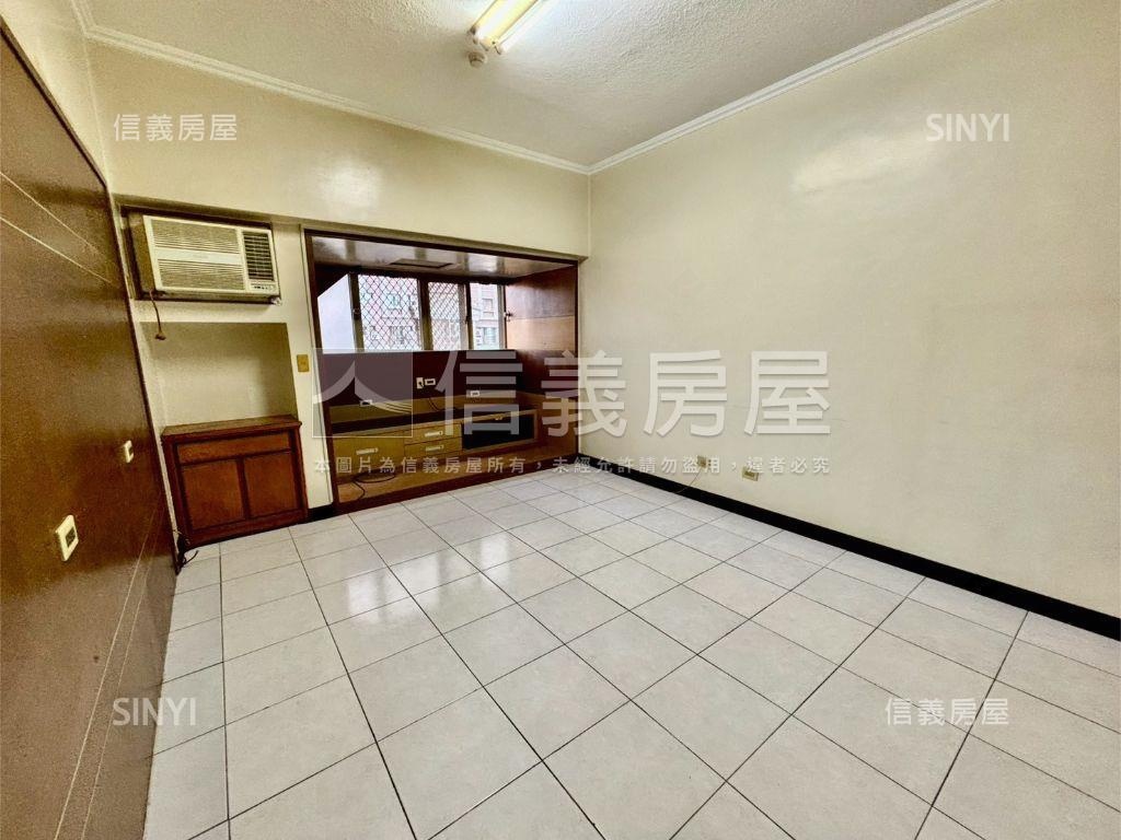 蘭園畫世紀四房車位房屋室內格局與周邊環境