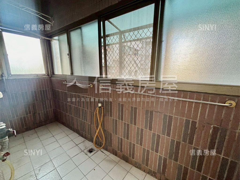 蘭園畫世紀四房車位房屋室內格局與周邊環境