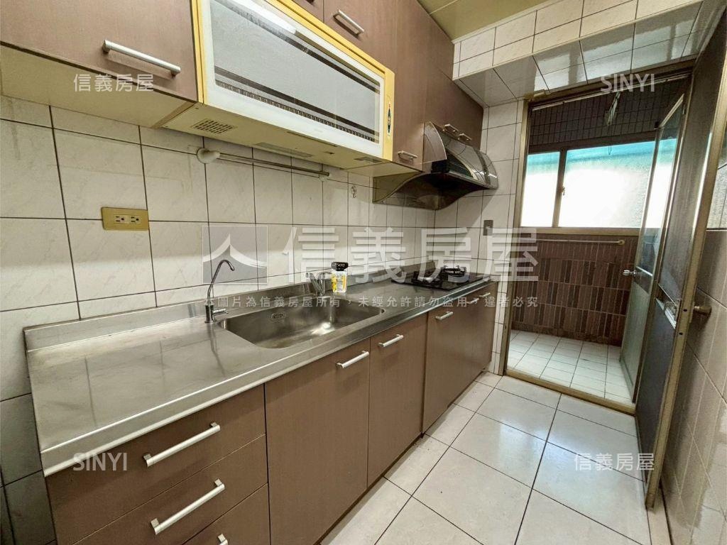 蘭園畫世紀四房車位房屋室內格局與周邊環境