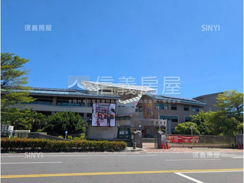 岡山正一房坡平車位稀有案房屋室內格局與周邊環境