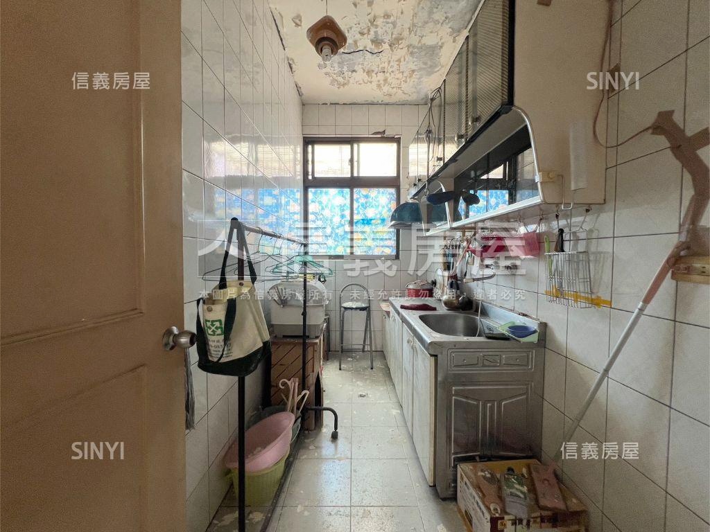 地球村稀有頂加美寓房屋室內格局與周邊環境