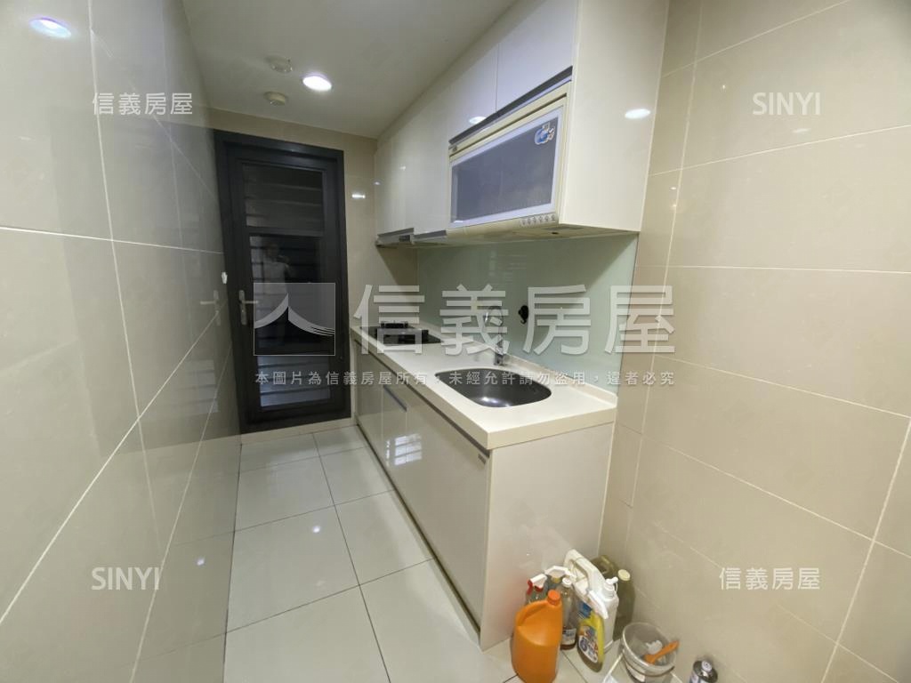 翔譽邊間三房房屋室內格局與周邊環境