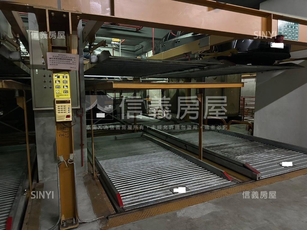 三個松荷車位可單買房屋室內格局與周邊環境