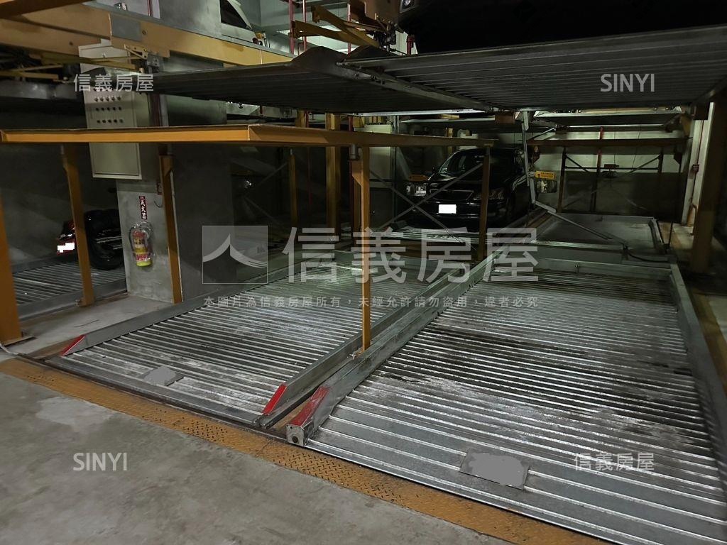 三個松荷車位可單買房屋室內格局與周邊環境