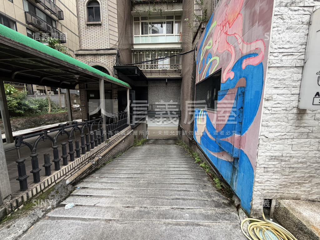 東區大巨蛋人潮金店面房屋室內格局與周邊環境