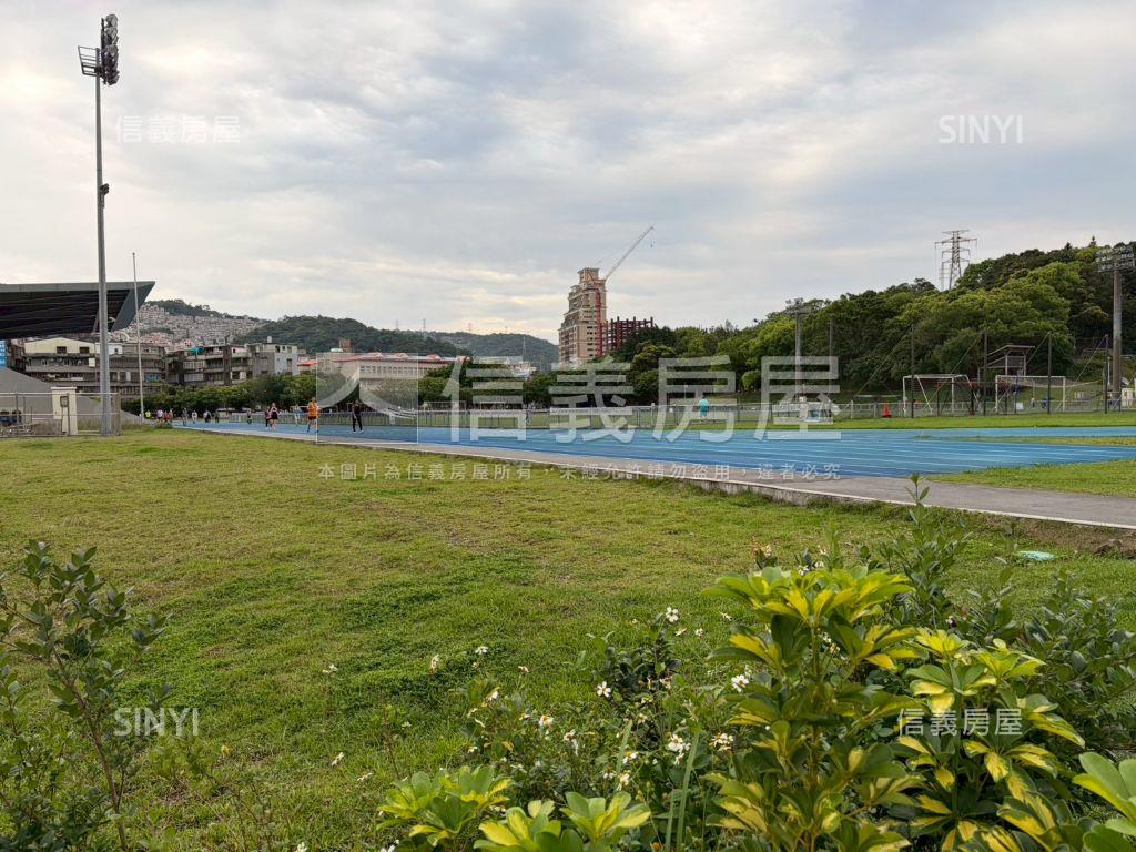 未來捷運採光邊間３房２衛房屋室內格局與周邊環境