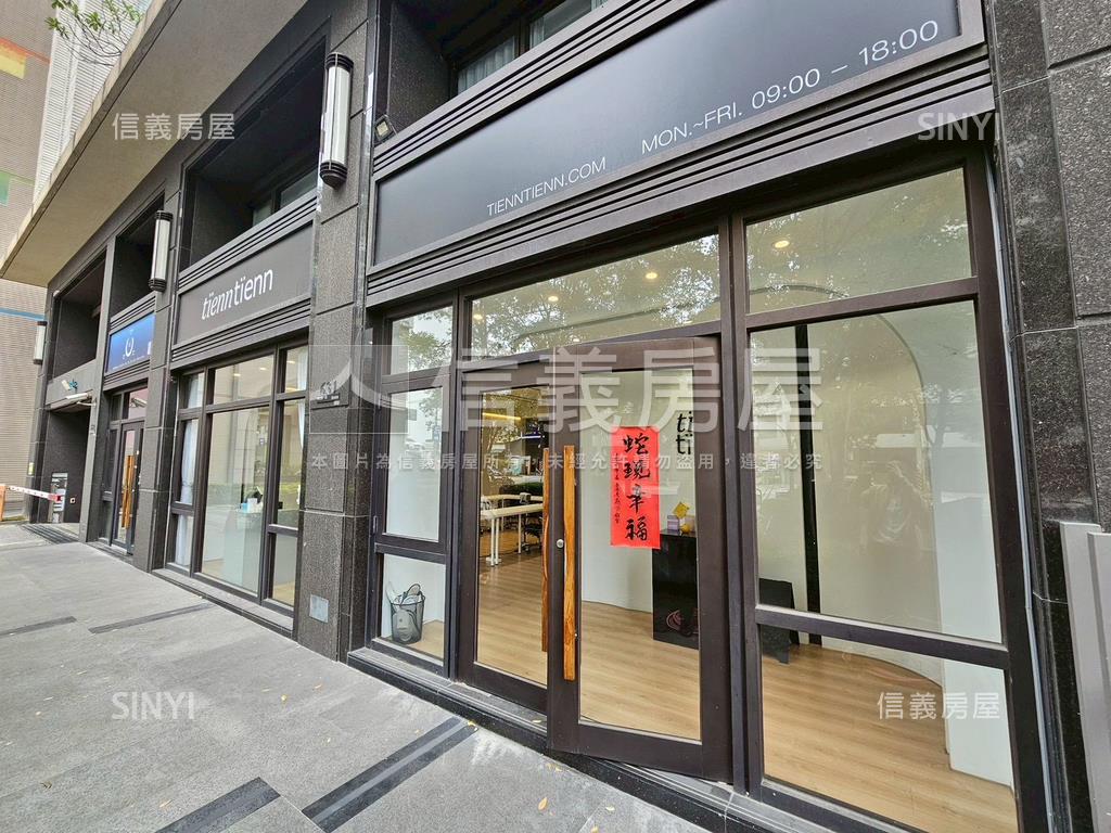 森ＭＯＭＡ大面寬挑高樓店房屋室內格局與周邊環境