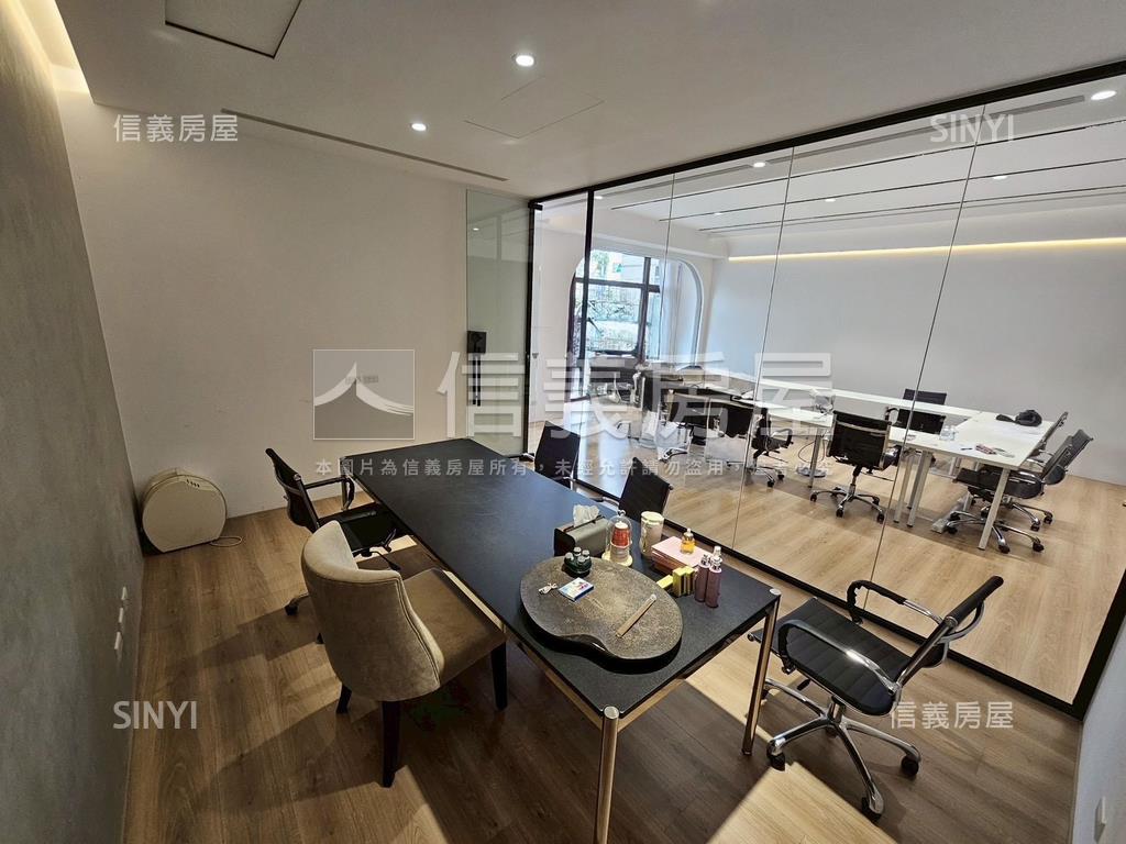 森ＭＯＭＡ大面寬挑高樓店房屋室內格局與周邊環境