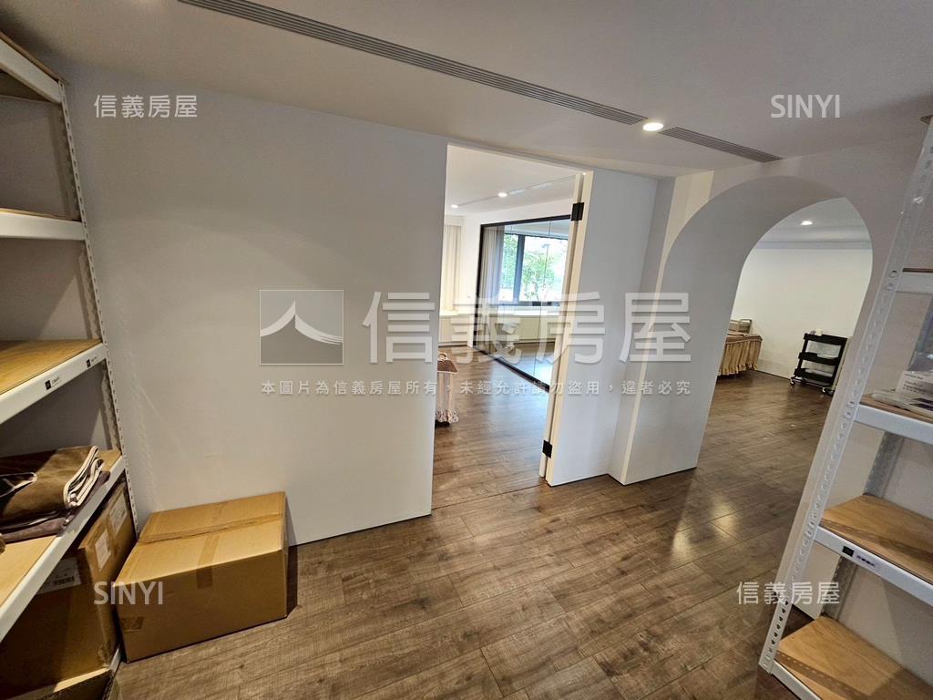 森ＭＯＭＡ大面寬挑高樓店房屋室內格局與周邊環境