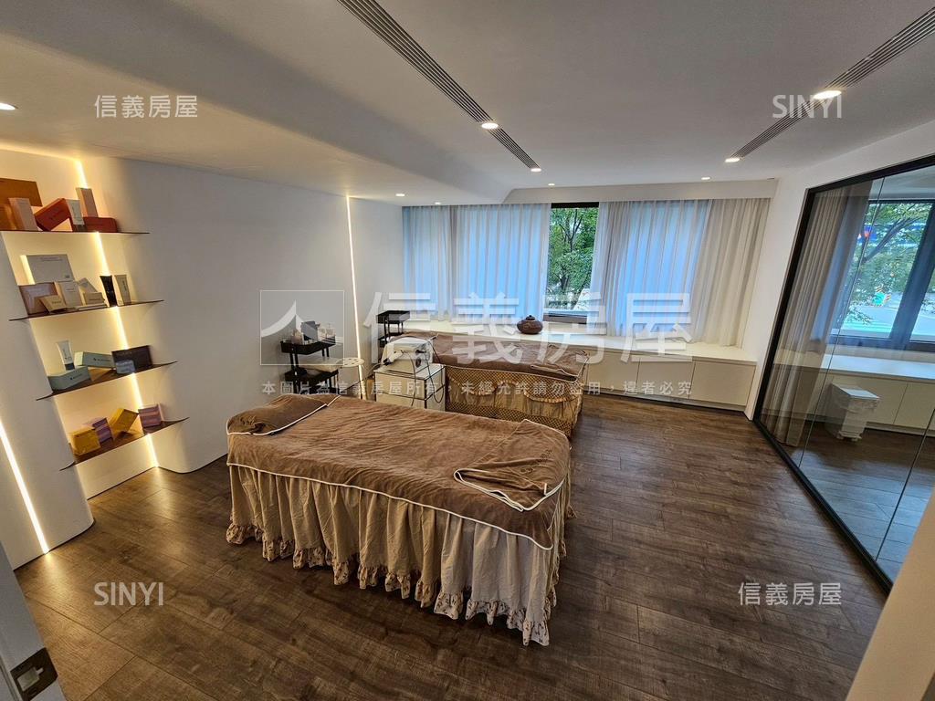 森ＭＯＭＡ大面寬挑高樓店房屋室內格局與周邊環境