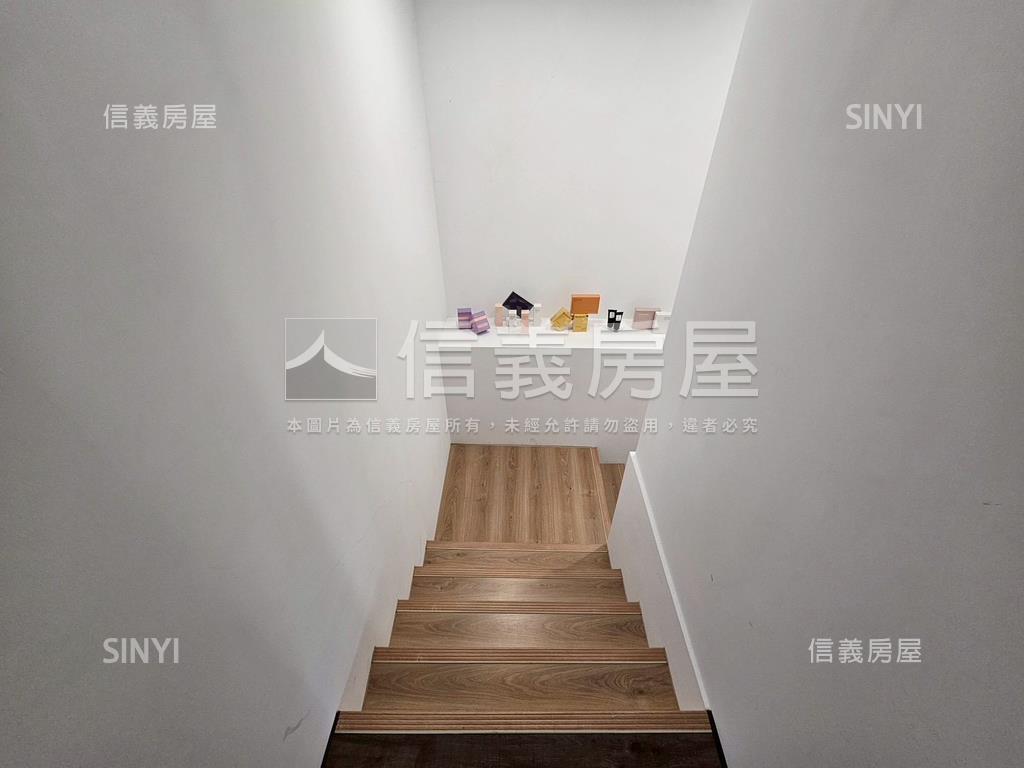 森ＭＯＭＡ大面寬挑高樓店房屋室內格局與周邊環境