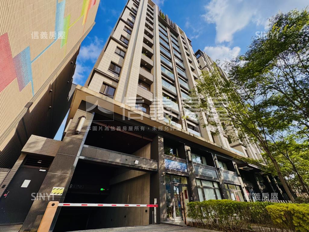 森ＭＯＭＡ大面寬挑高樓店房屋室內格局與周邊環境