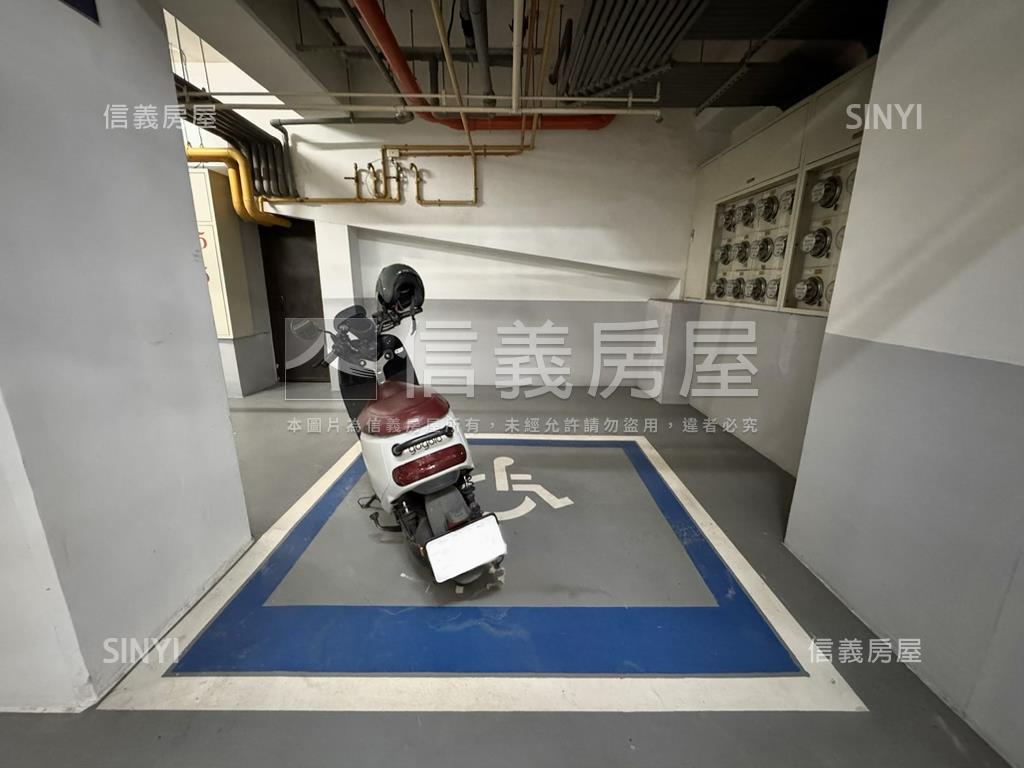 森ＭＯＭＡ大面寬挑高樓店房屋室內格局與周邊環境