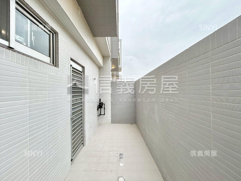 雲朗Ｂ３全新邊間透天房屋室內格局與周邊環境