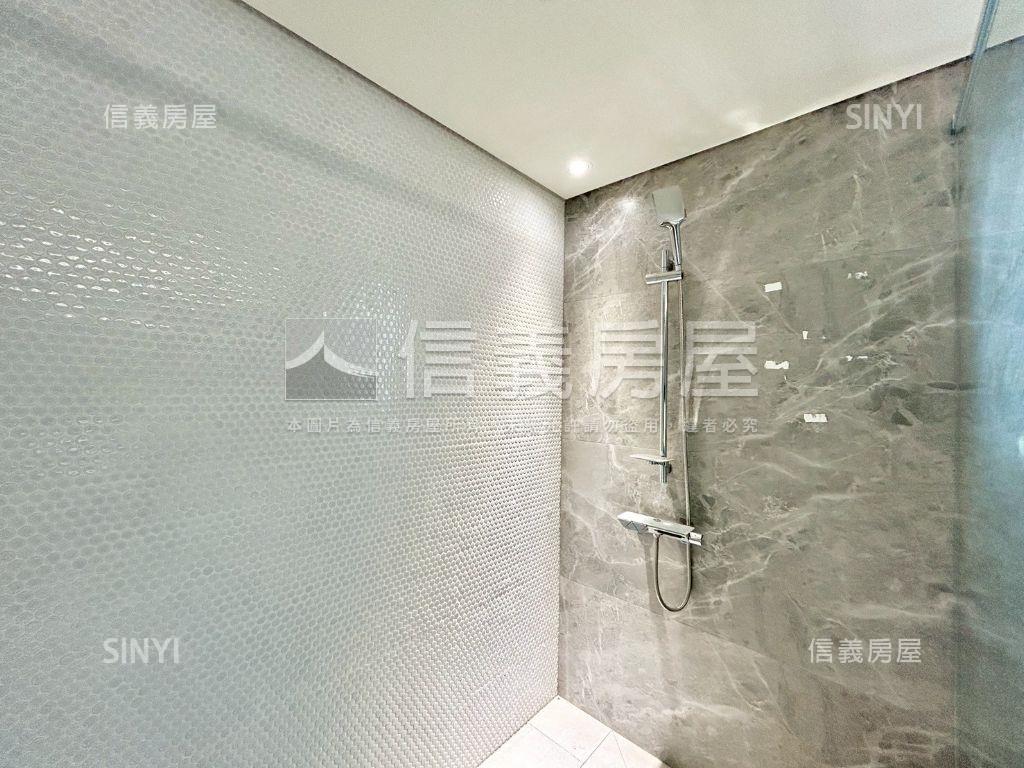 雲朗Ｂ３全新邊間透天房屋室內格局與周邊環境