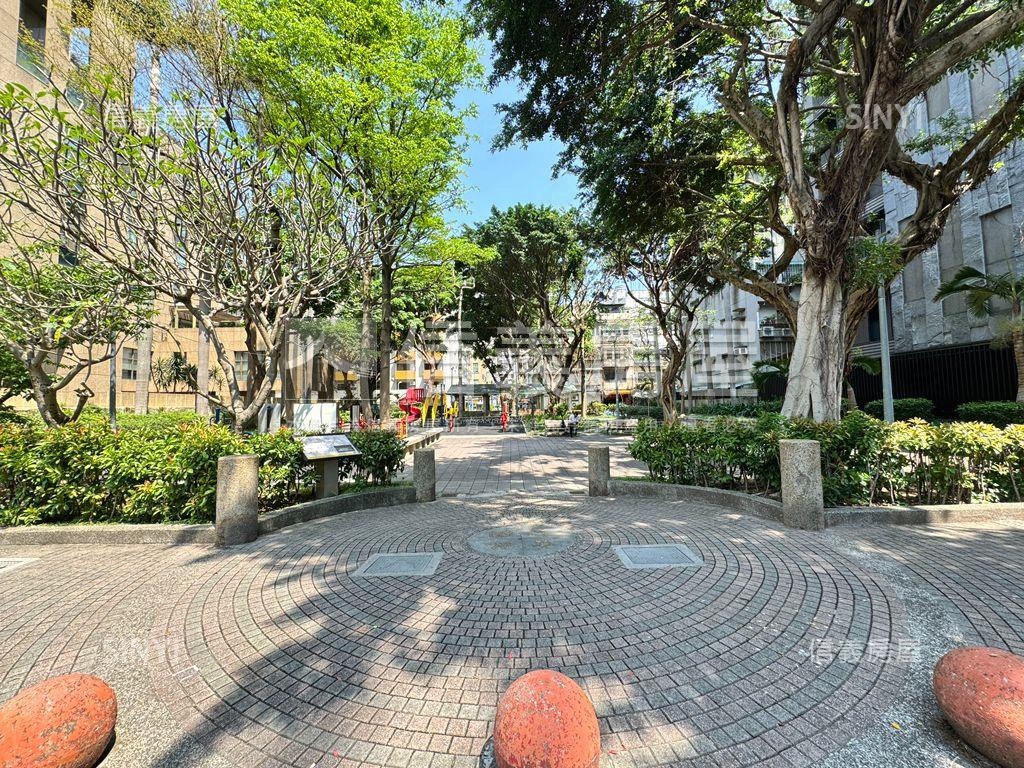 松江南京兩房雙衛有車位房屋室內格局與周邊環境