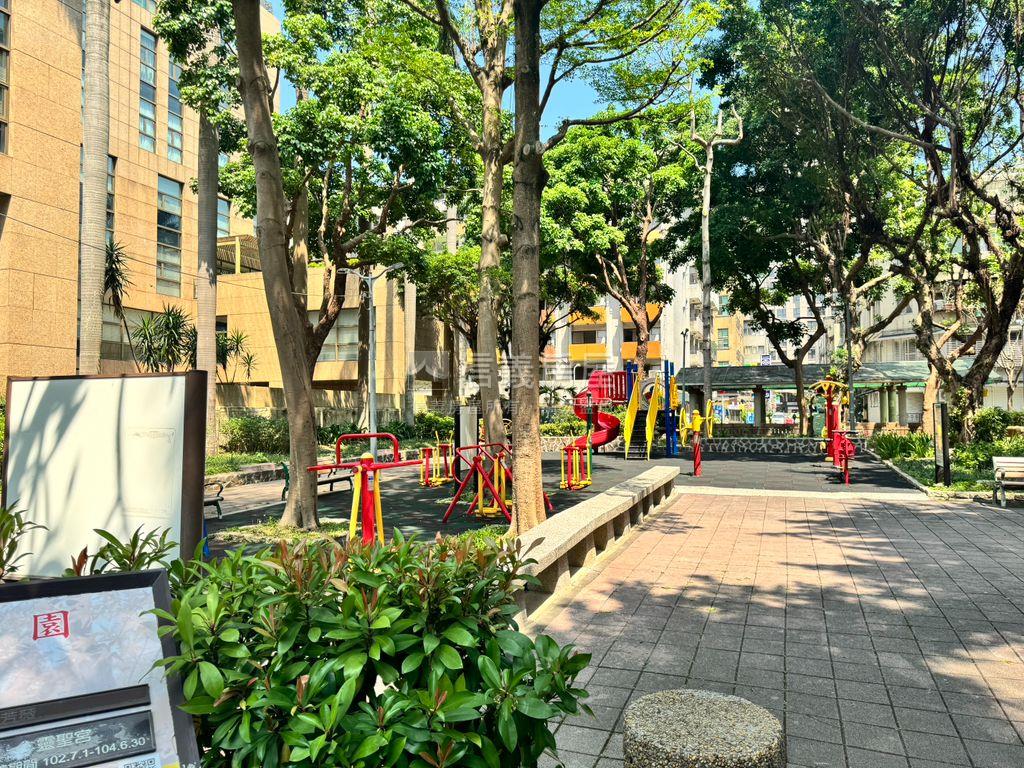 松江南京兩房雙衛有車位房屋室內格局與周邊環境