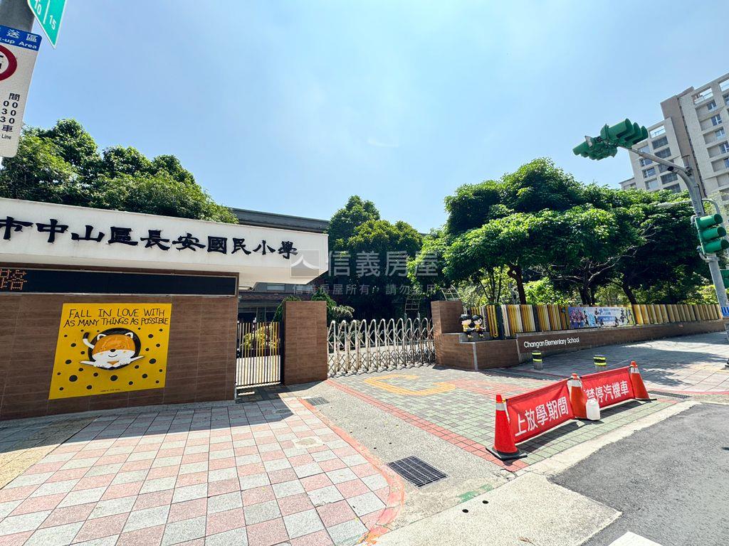 松江南京兩房雙衛有車位房屋室內格局與周邊環境
