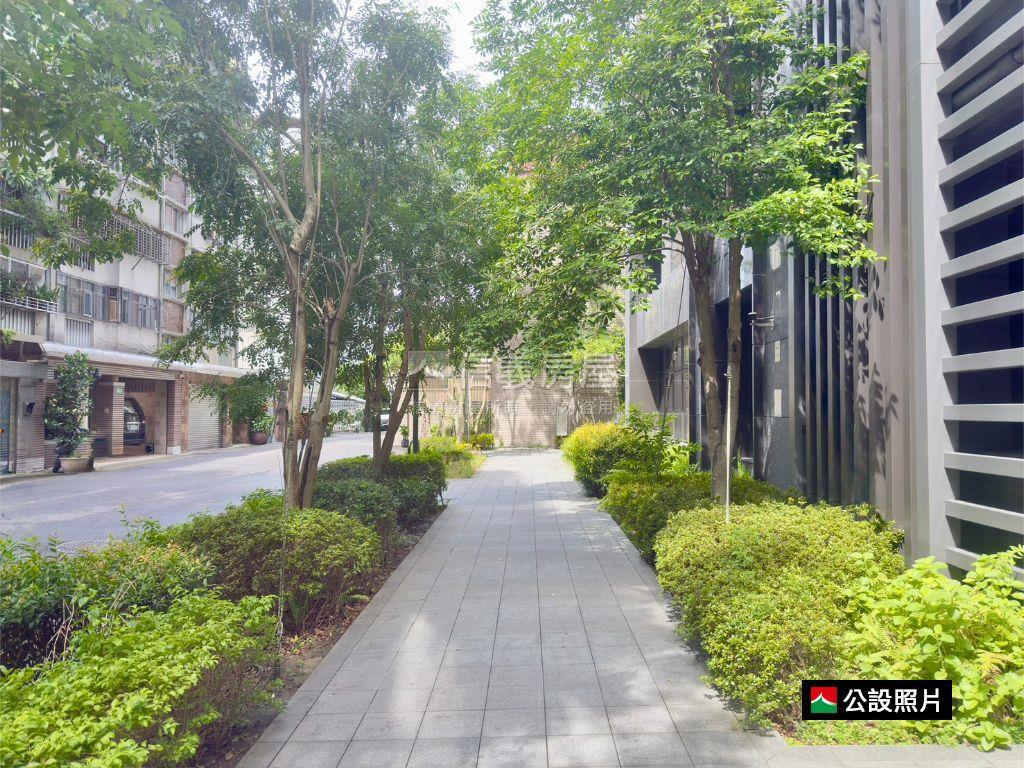 荷韻●高樓層附車位房屋室內格局與周邊環境