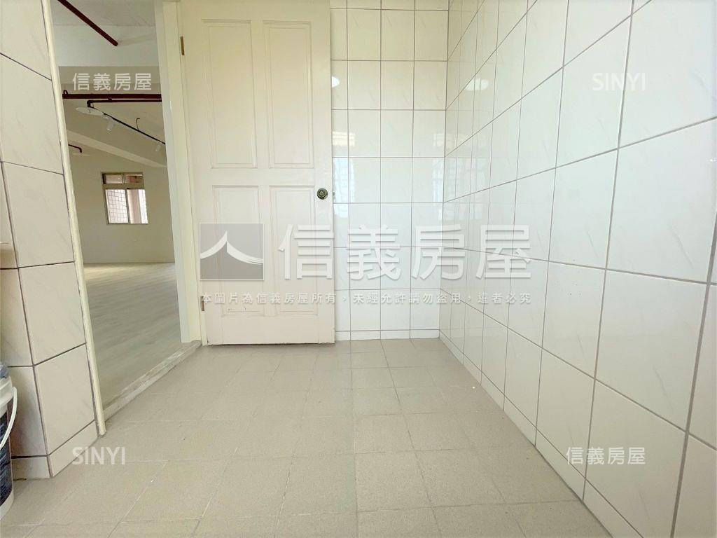 鴻莊景觀３房車位房屋室內格局與周邊環境