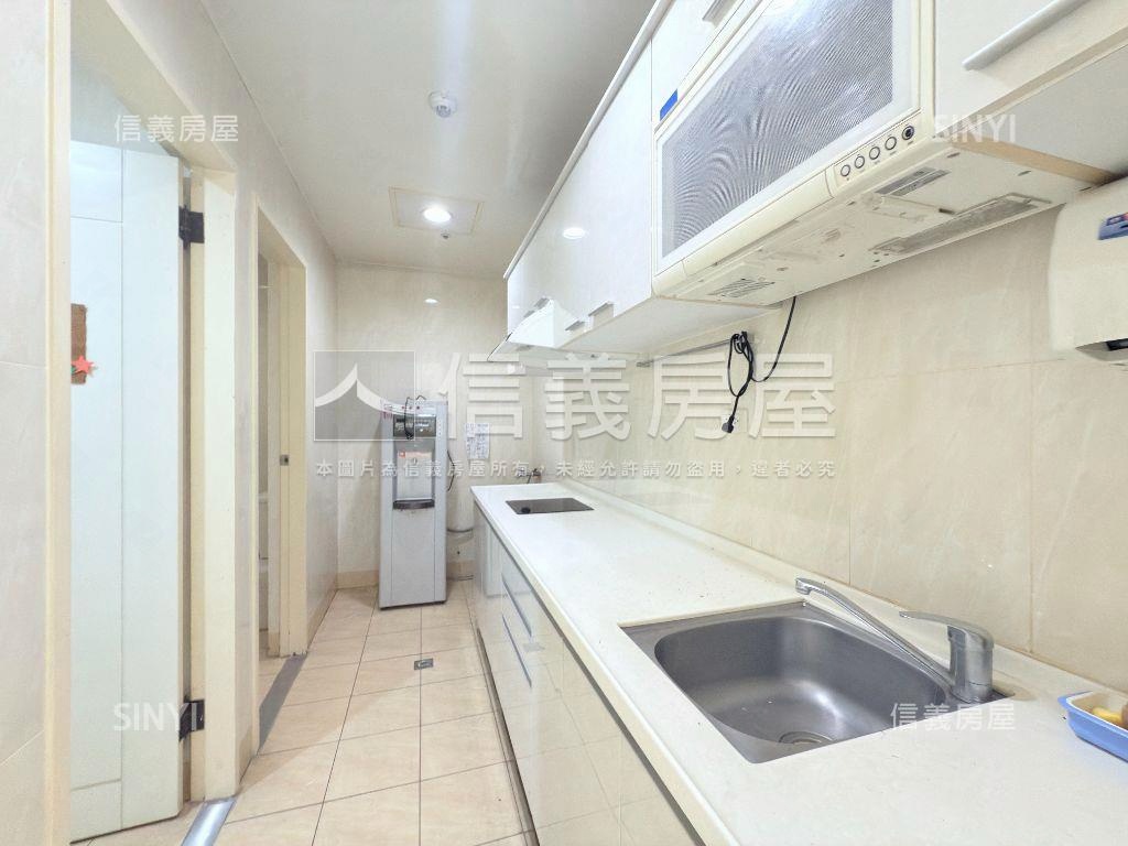 景安雙捷運ＳＲＣ百坪辦公房屋室內格局與周邊環境