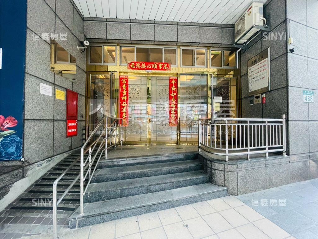景安雙捷運ＳＲＣ百坪辦公房屋室內格局與周邊環境