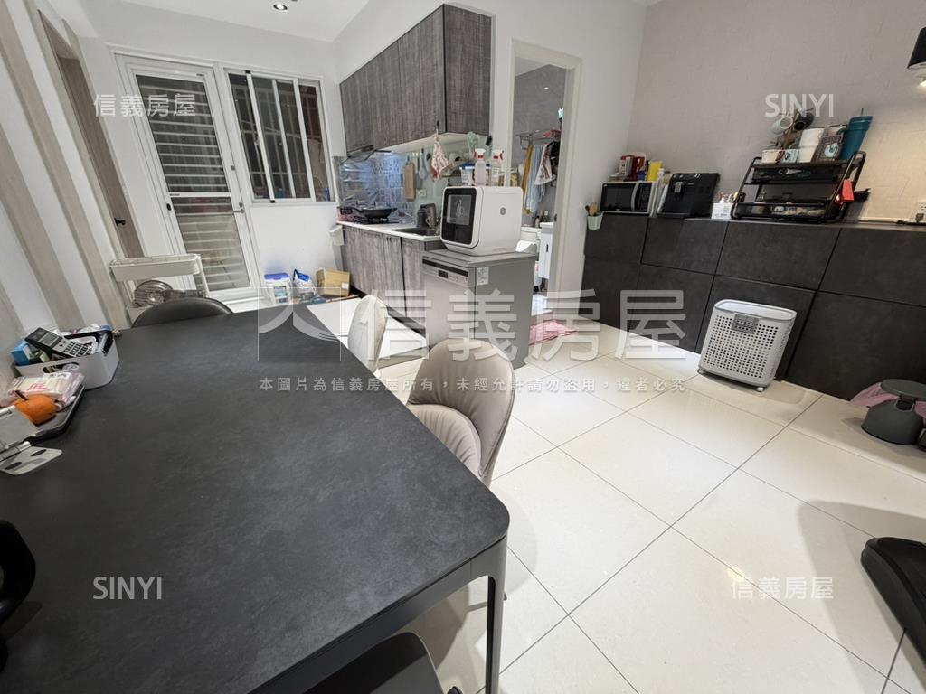 屋況佳一卡皮箱入住房屋室內格局與周邊環境