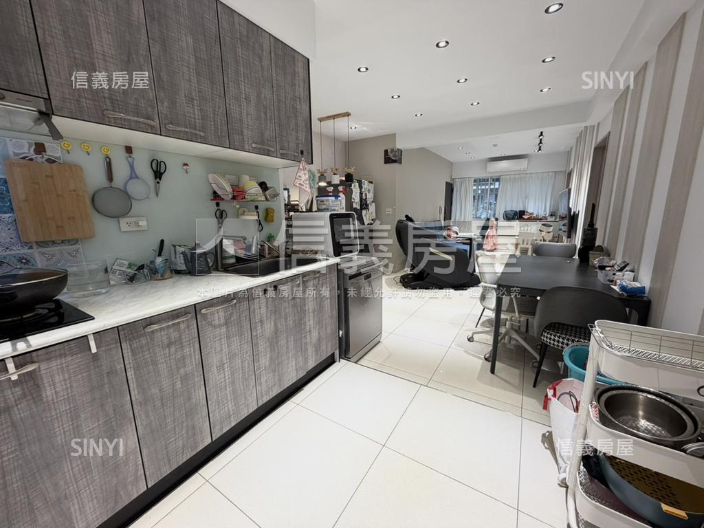 屋況佳一卡皮箱入住房屋室內格局與周邊環境