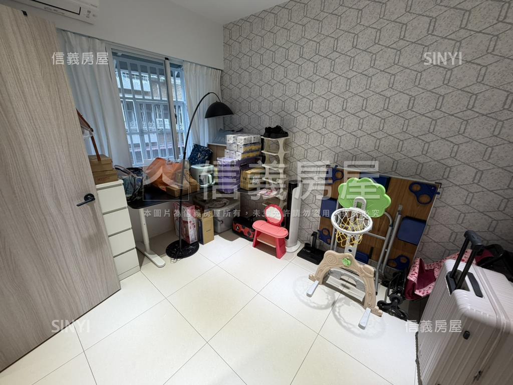 屋況佳一卡皮箱入住房屋室內格局與周邊環境