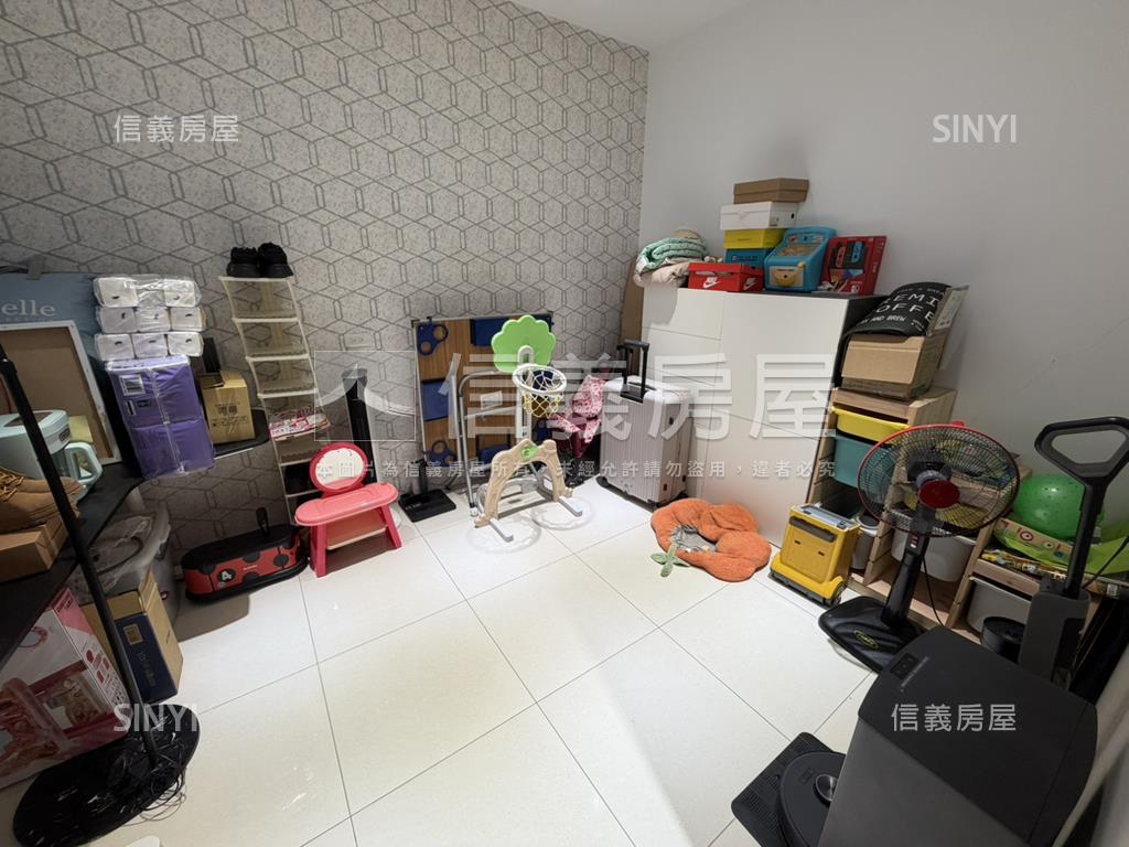 屋況佳一卡皮箱入住房屋室內格局與周邊環境