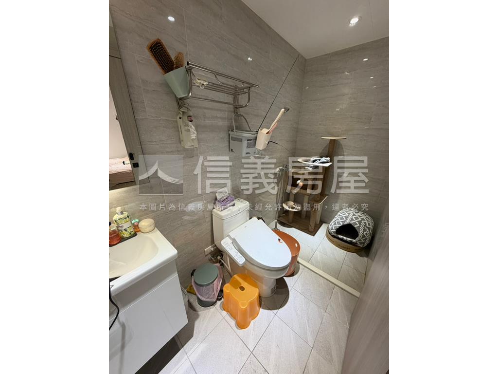 屋況佳一卡皮箱入住房屋室內格局與周邊環境