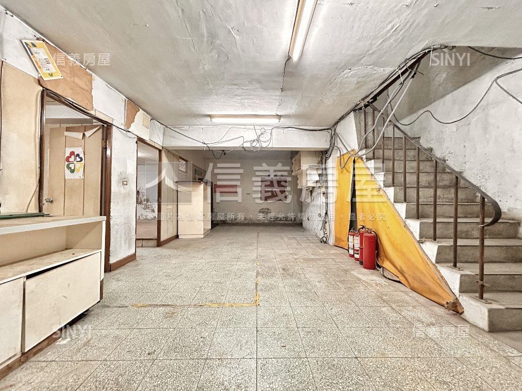 近捷運大面寬金店面房屋室內格局與周邊環境