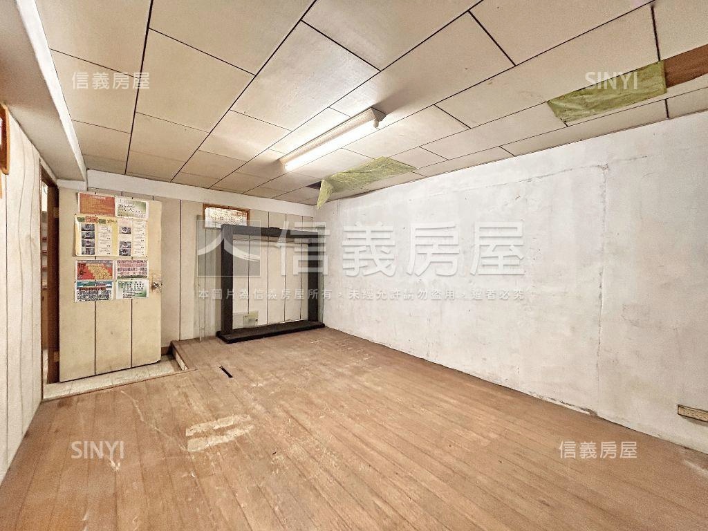 近捷運大面寬金店面房屋室內格局與周邊環境