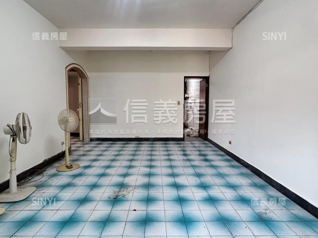 福港街稀有邊間公寓３房房屋室內格局與周邊環境