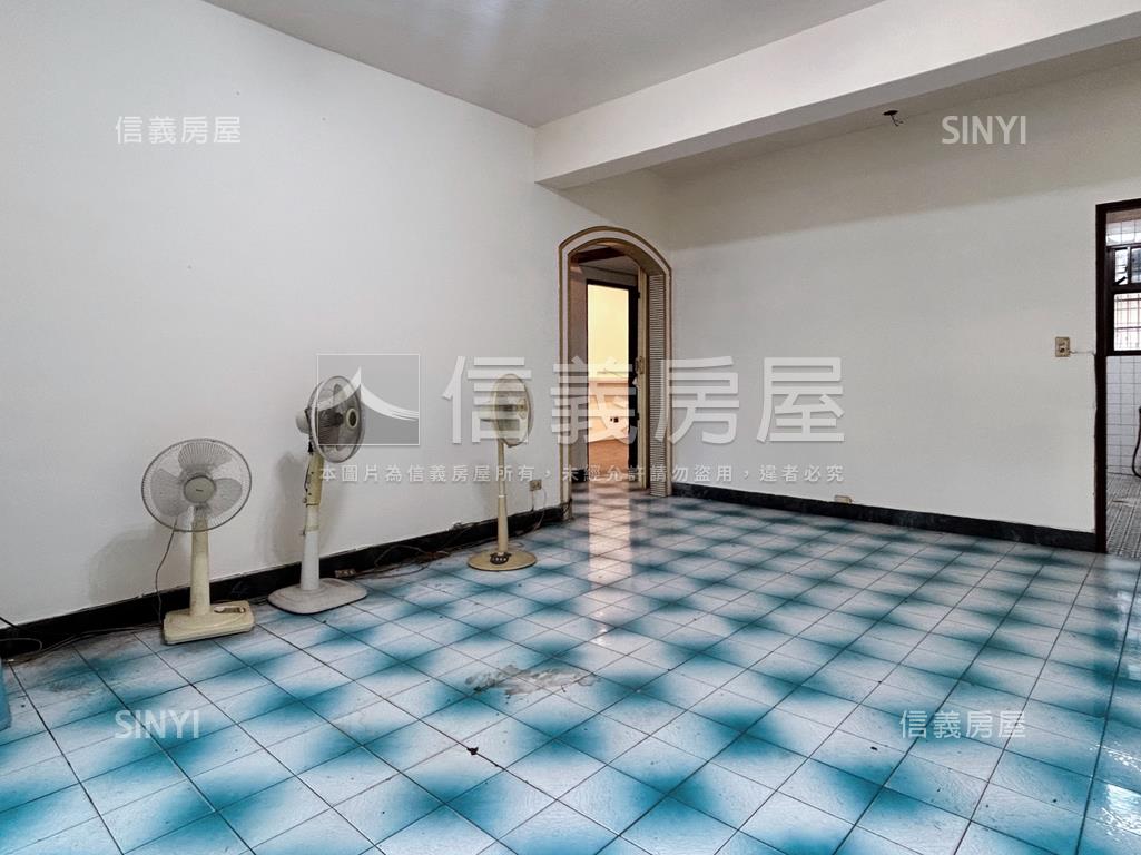 福港街稀有邊間公寓３房房屋室內格局與周邊環境