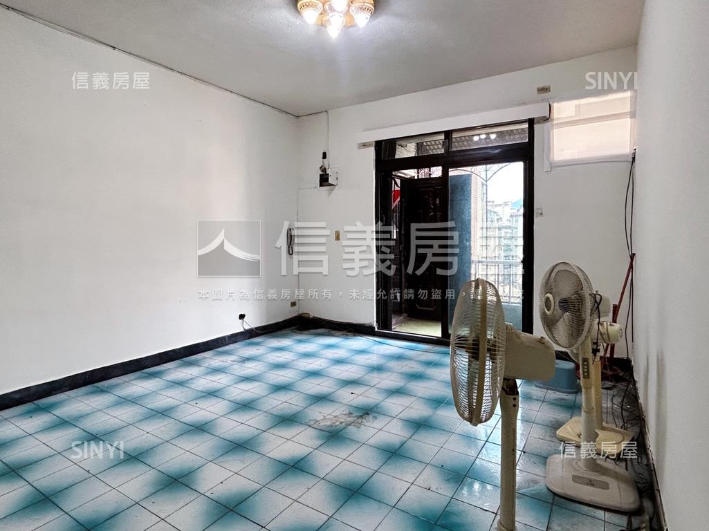 福港街稀有邊間公寓３房房屋室內格局與周邊環境