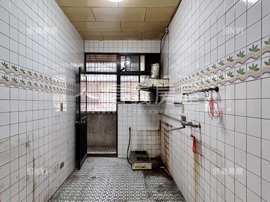 福港街稀有邊間公寓３房房屋室內格局與周邊環境