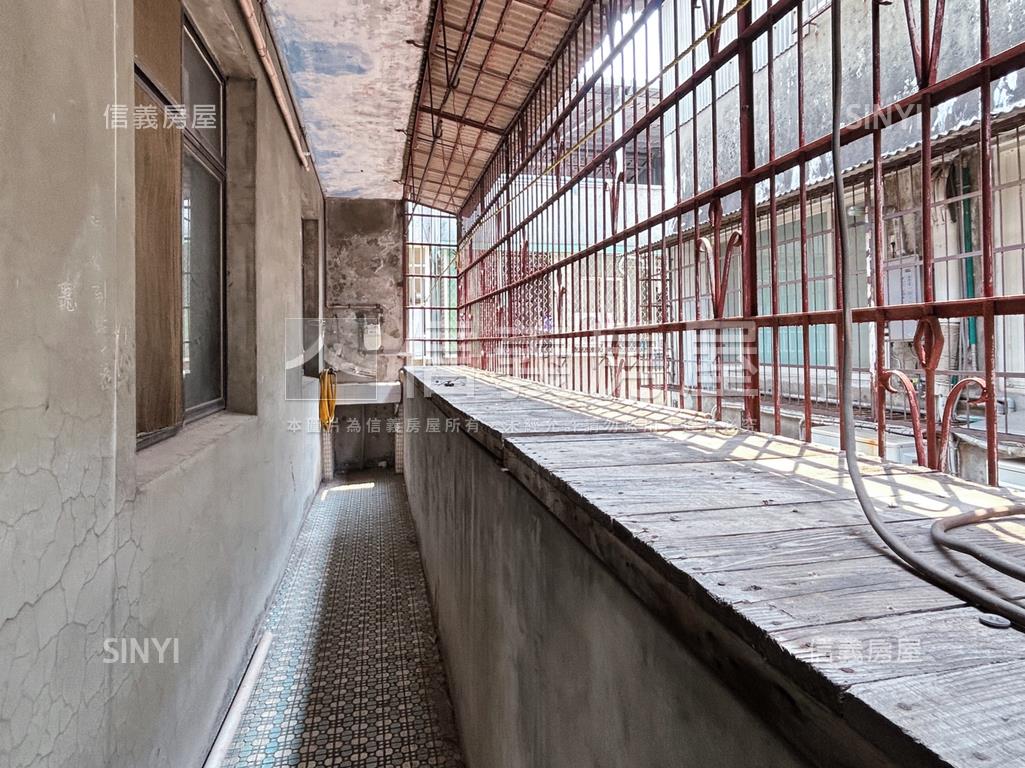 福港街稀有邊間公寓３房房屋室內格局與周邊環境