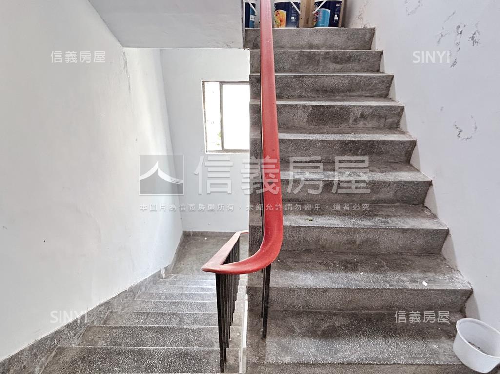 福港街稀有邊間公寓３房房屋室內格局與周邊環境