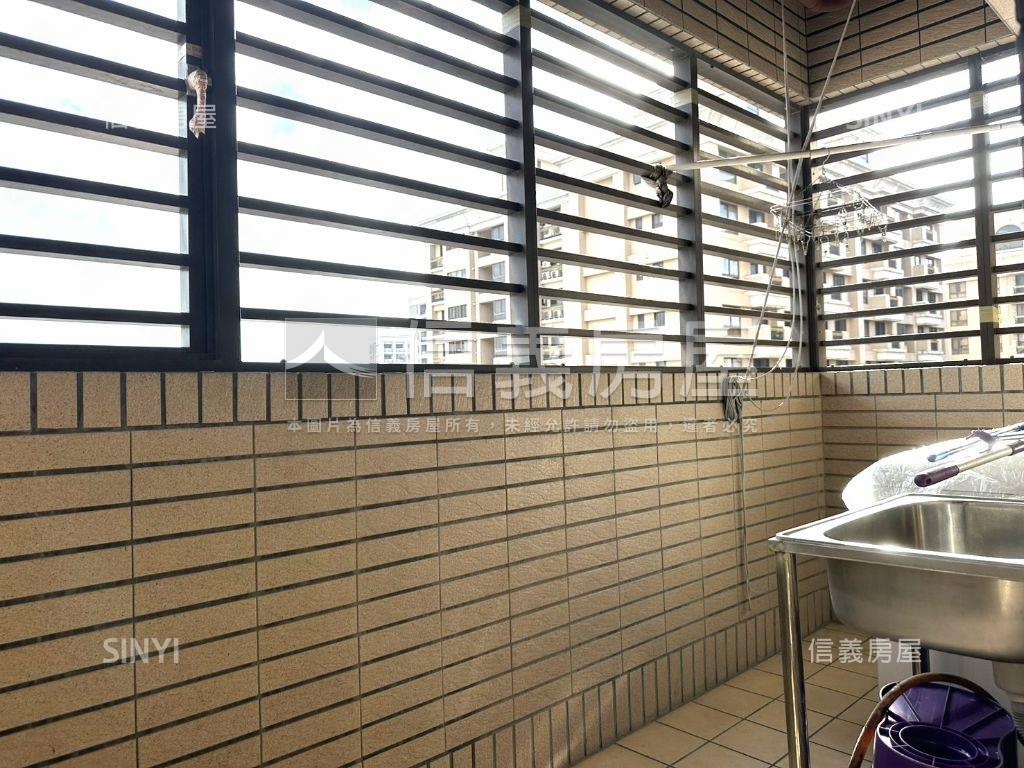 極美館邊間美宅三房雙車位房屋室內格局與周邊環境