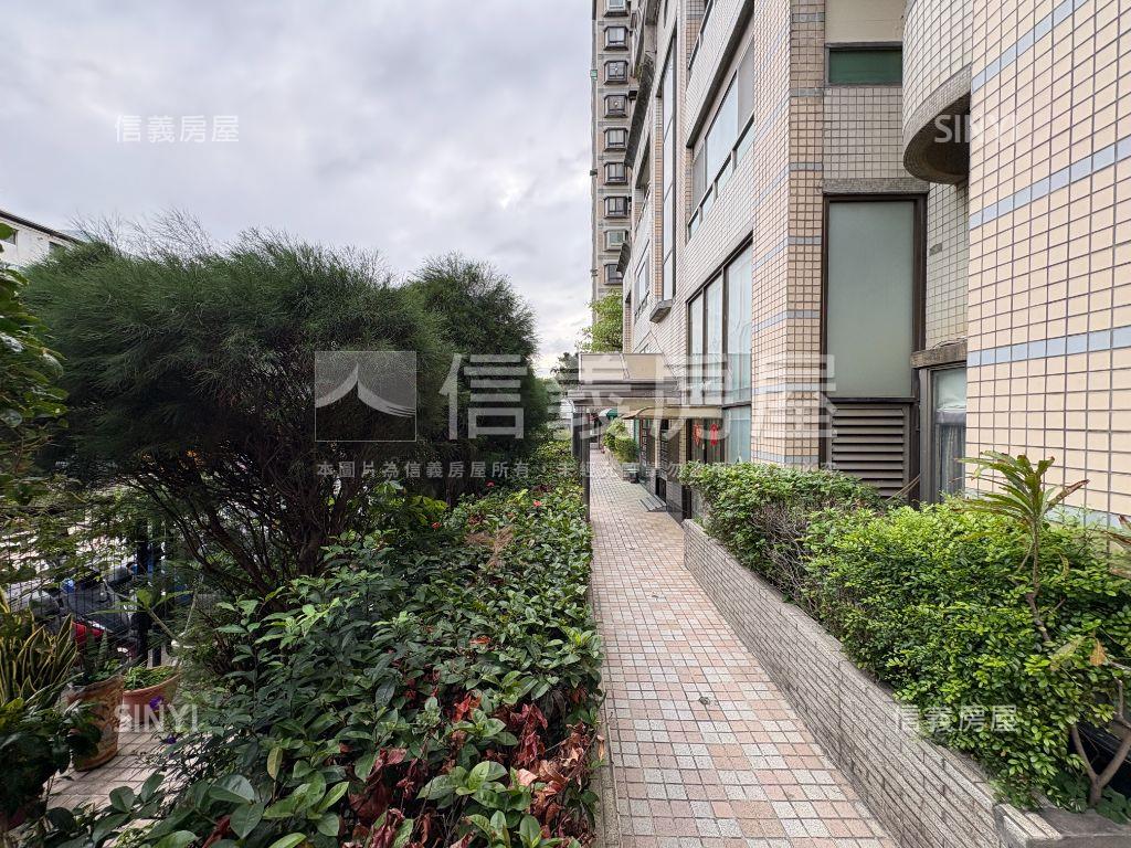 稀有！宏國敦煌附車位房屋室內格局與周邊環境