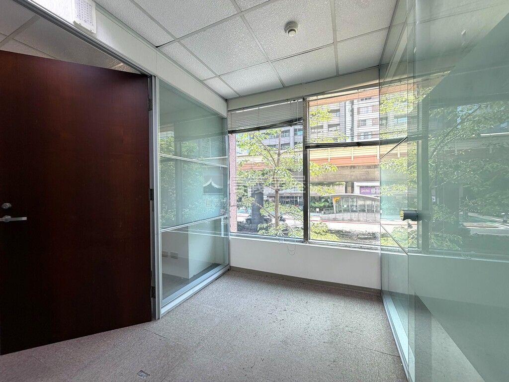 大安站附中。企業經緯大樓房屋室內格局與周邊環境