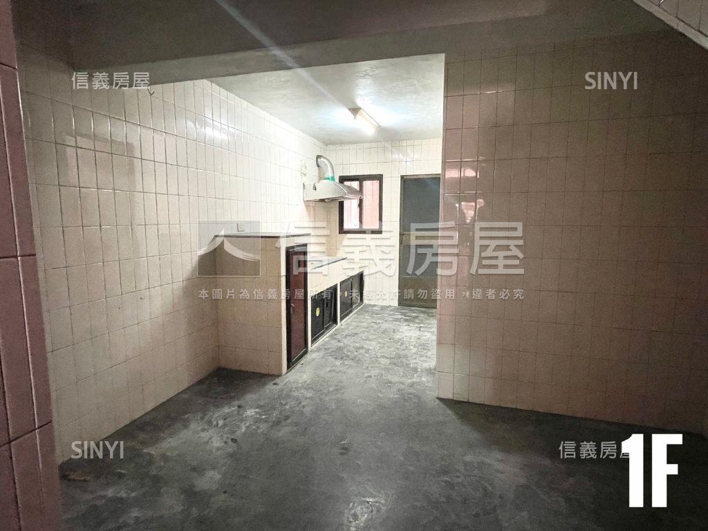 亞灣｜設計師畫布透天房屋室內格局與周邊環境