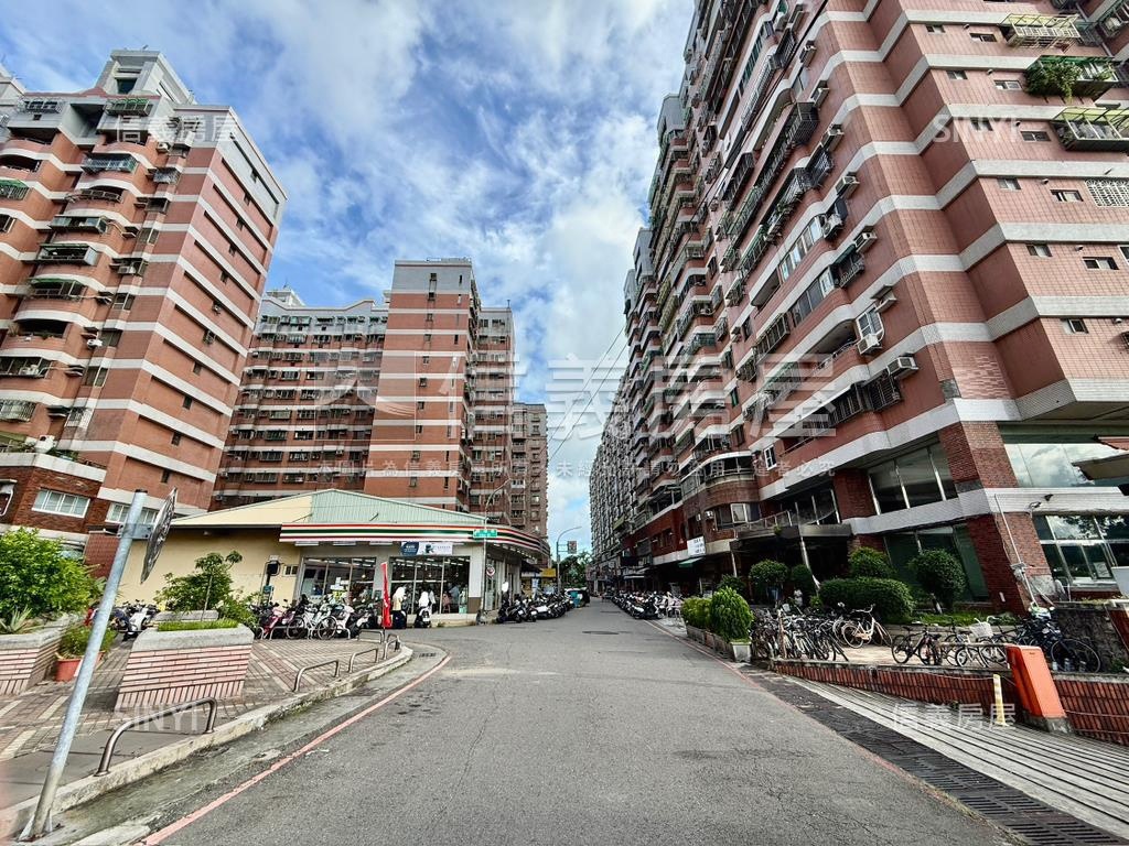軍校旁邊間漂亮３房車位房屋室內格局與周邊環境