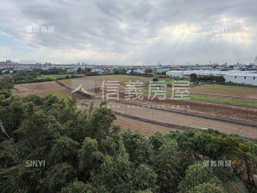 龍天下３房車位房屋室內格局與周邊環境